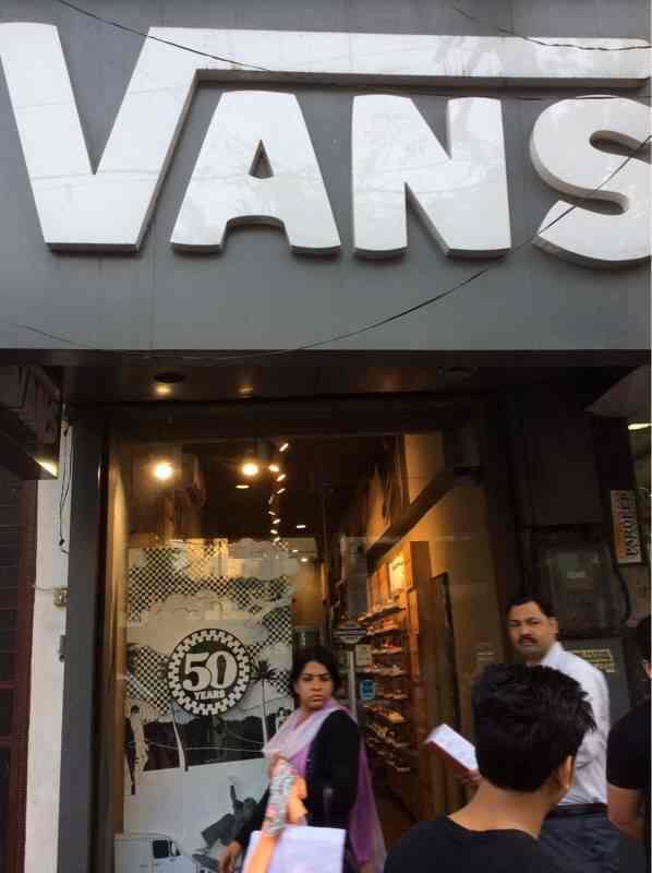 vans store kamla nagar