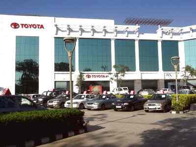 galaxy toyota shalimar bagh galaxy toyota wazirpur car dealers toyota galaxy