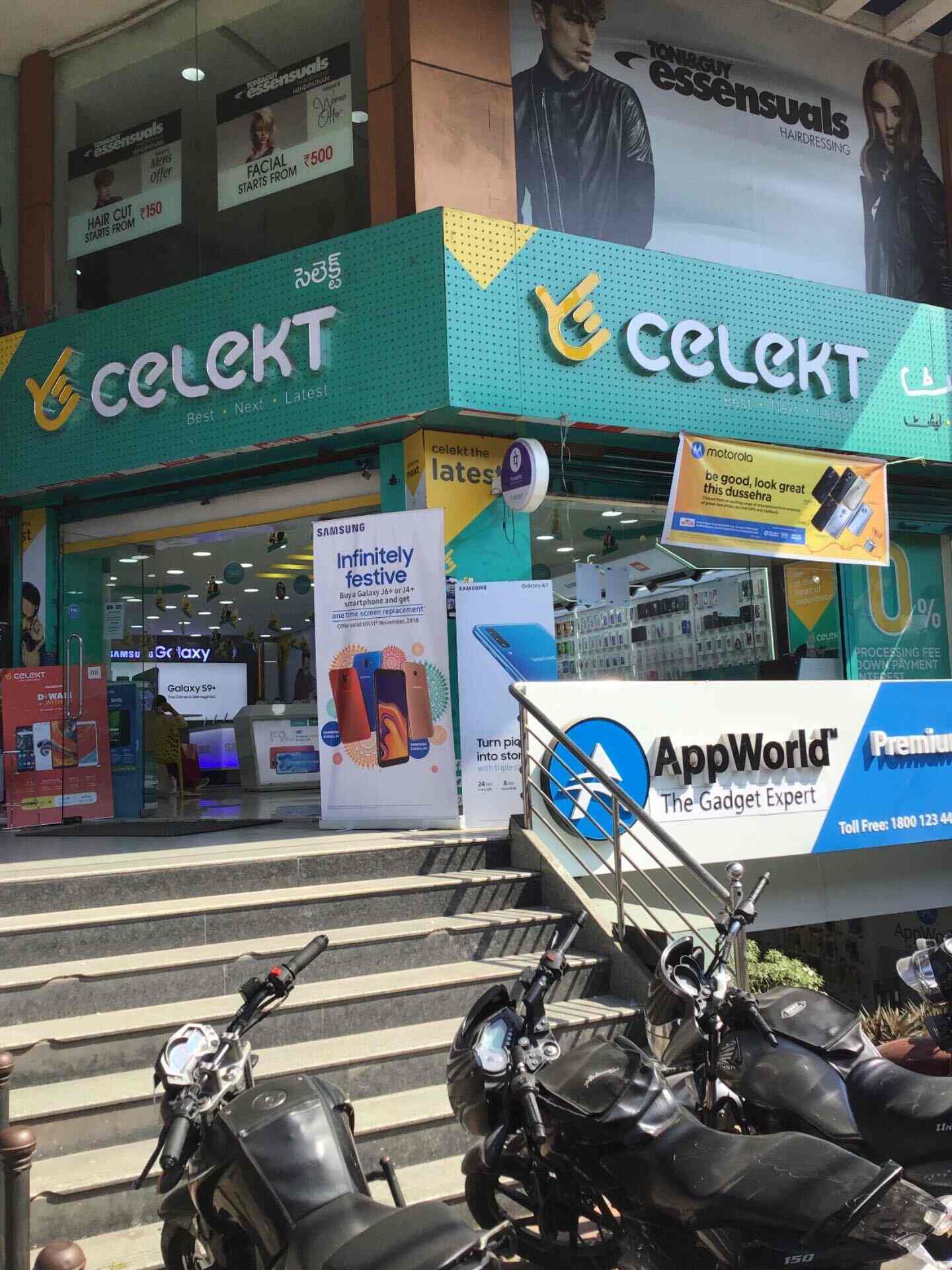 bluetooth neckband in celekt store