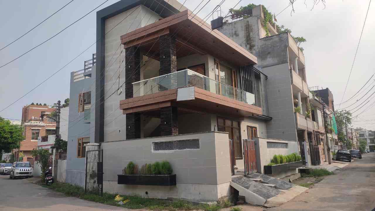 Swastik Real States in Kapoorthala,Lucknow Best Estate Agents in